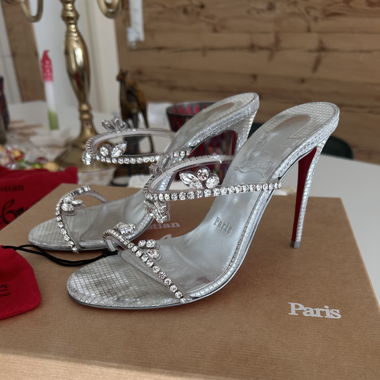 Christian Louboutin Sandalen NEUE