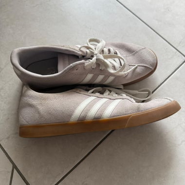 Adidas Sneakers in Light Pink