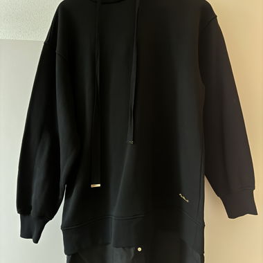 Schwarzes Hoodiekleid