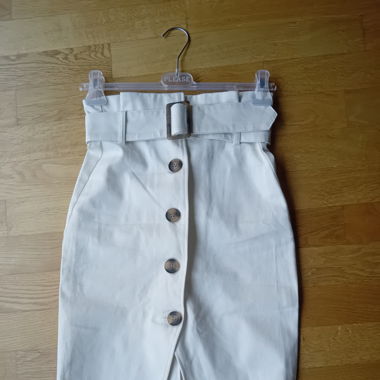 Rock über dem Knie