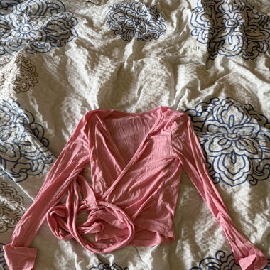 pink top