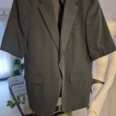 Green short-sleeve blazer