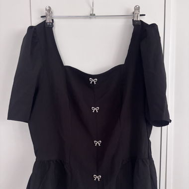 Bluse mit Schleifen