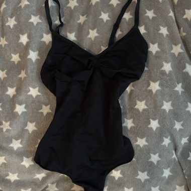 Body nero con spalline