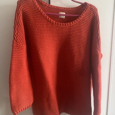 Red knitted sweater Des Petits Hauts T3, model ALILOU