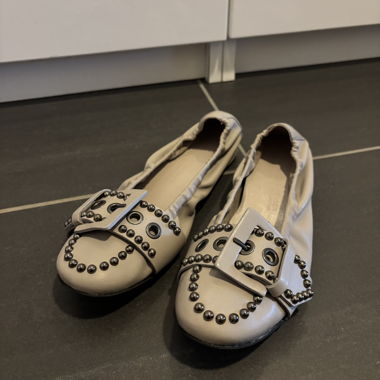 Ballerines beige à clous