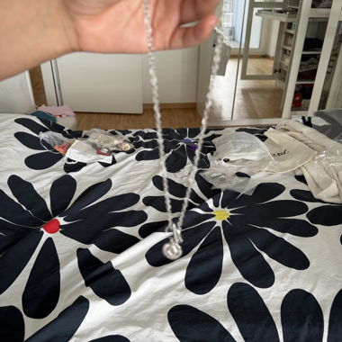 Collana a catena argentata con medaglia