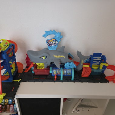 Hot Wheels Shark Track Set