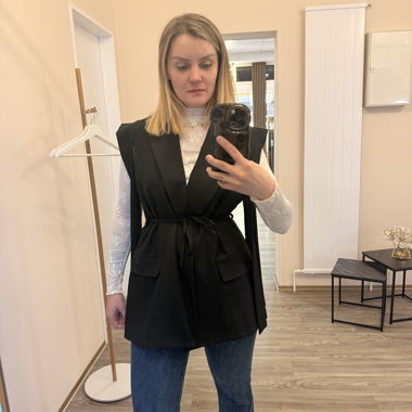 Gilet lungo nero con cintura