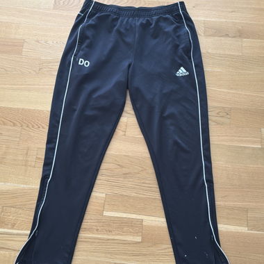 Schwarze Jogginghose