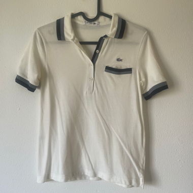 Polo Lacoste bianca con bordi blu