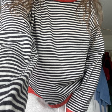 Gestreifter Rundhals-Pullover
