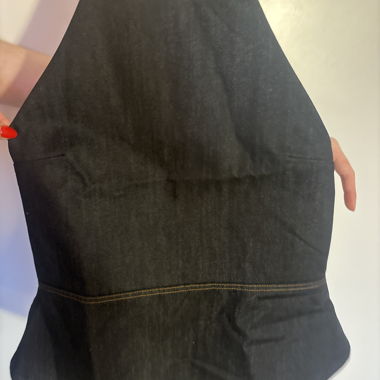 Haut court en denim noir à col halter