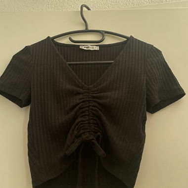 schwarzes Top