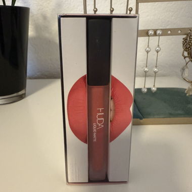Huda Beauty Rouge à lèvres