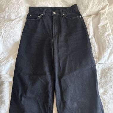 Jeans noirs à jambes larges