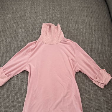 Pink pullover shortsleeved