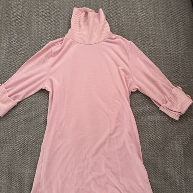 Pink pullover shortsleeved