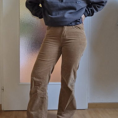 Pantalon en velours côtelé brun