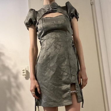 Robe chinoise argentée (taille environ XXS/XS)