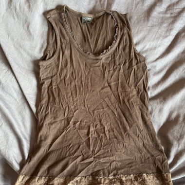 brown top