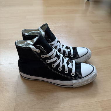 Converse Chuck Taylor nere