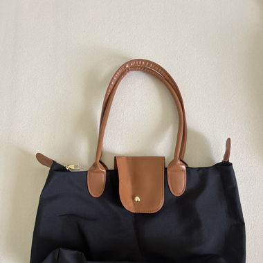 schwarze Tasche mit braun-gold Details