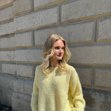 Design by si knit sweater - yellow