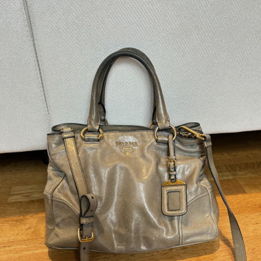 Sac Gris Vintage Prada en bonne condition