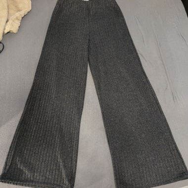 Pantaloni in tessuto Bershka grigi