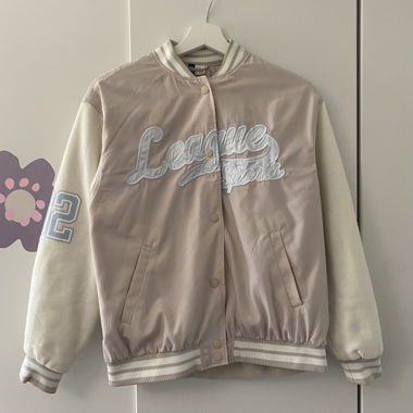 beige college Jacke