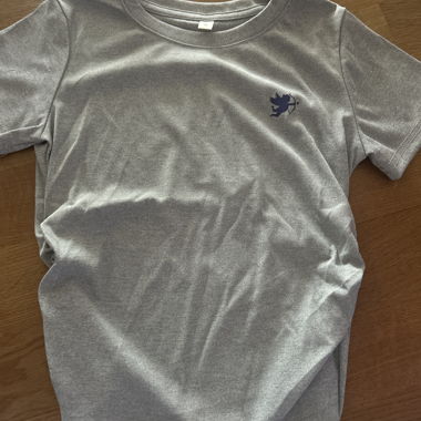 Graues Top mit Engel