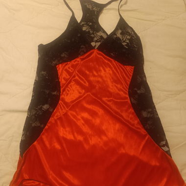 Robe nuisette en dentelle noir et rouge