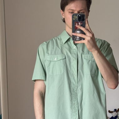 sleeveless shirt