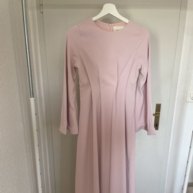 Veiled Maxikleid – Kleid mit Trompetenärmeln