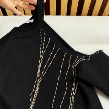Schwarzer Strass-Pullover