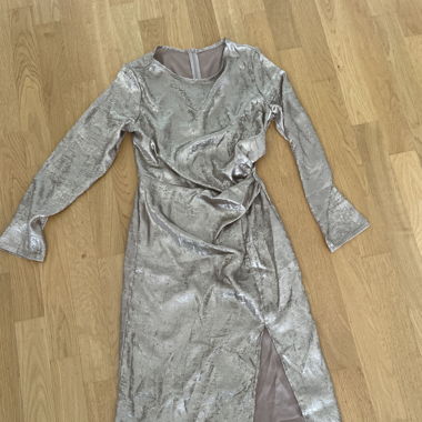 Goldenes Kleid