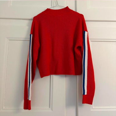 Red pullover with white&blue stripes