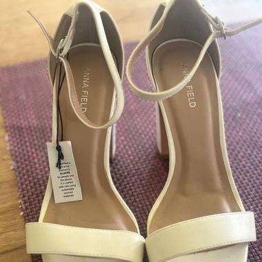 Weiße High Heels