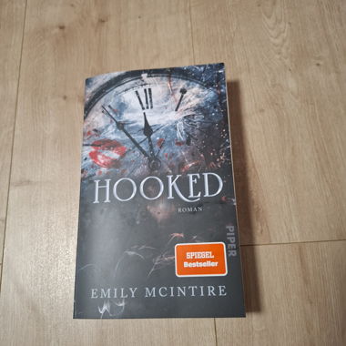 Hooked Roman (Emily Mcintire)