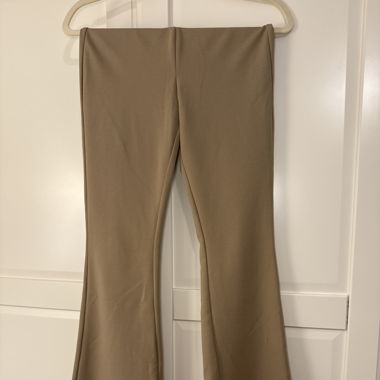 Pantalon évasé élégant