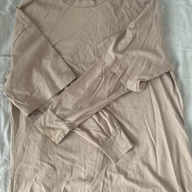 pink shirt (tshirt but with sleeves)