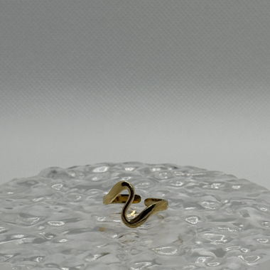 ELEGANT GOLD RING