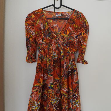 Flowing printed orange dress – Size S – New