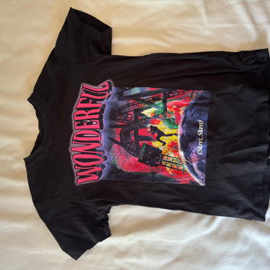 Schwarzes T-Shirt mit Print