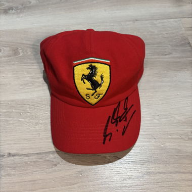 Cappellino Ferrari con firma di Michael Schumacher