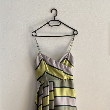 Grünes Cocktailkleid