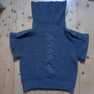 Half-sleeve top