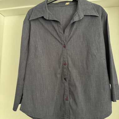 Damenhemd aus blauem Denim