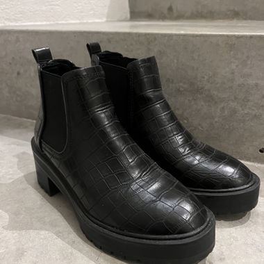Croc-effect leather ankle boots